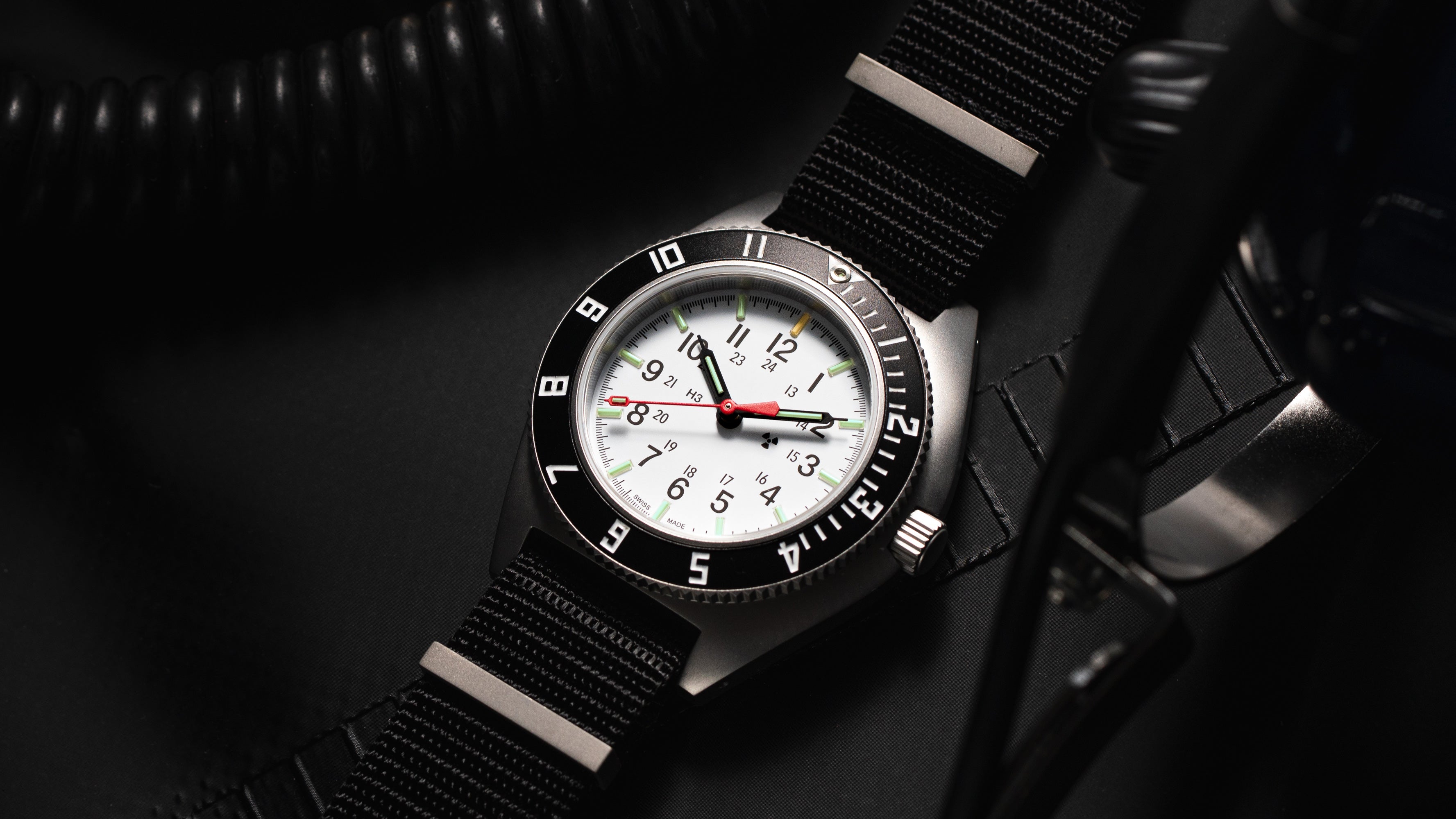 Steel Navigator de 41 mm (SSNAV) sur kit de bracelet en caoutchouc noir 3 pièces image
