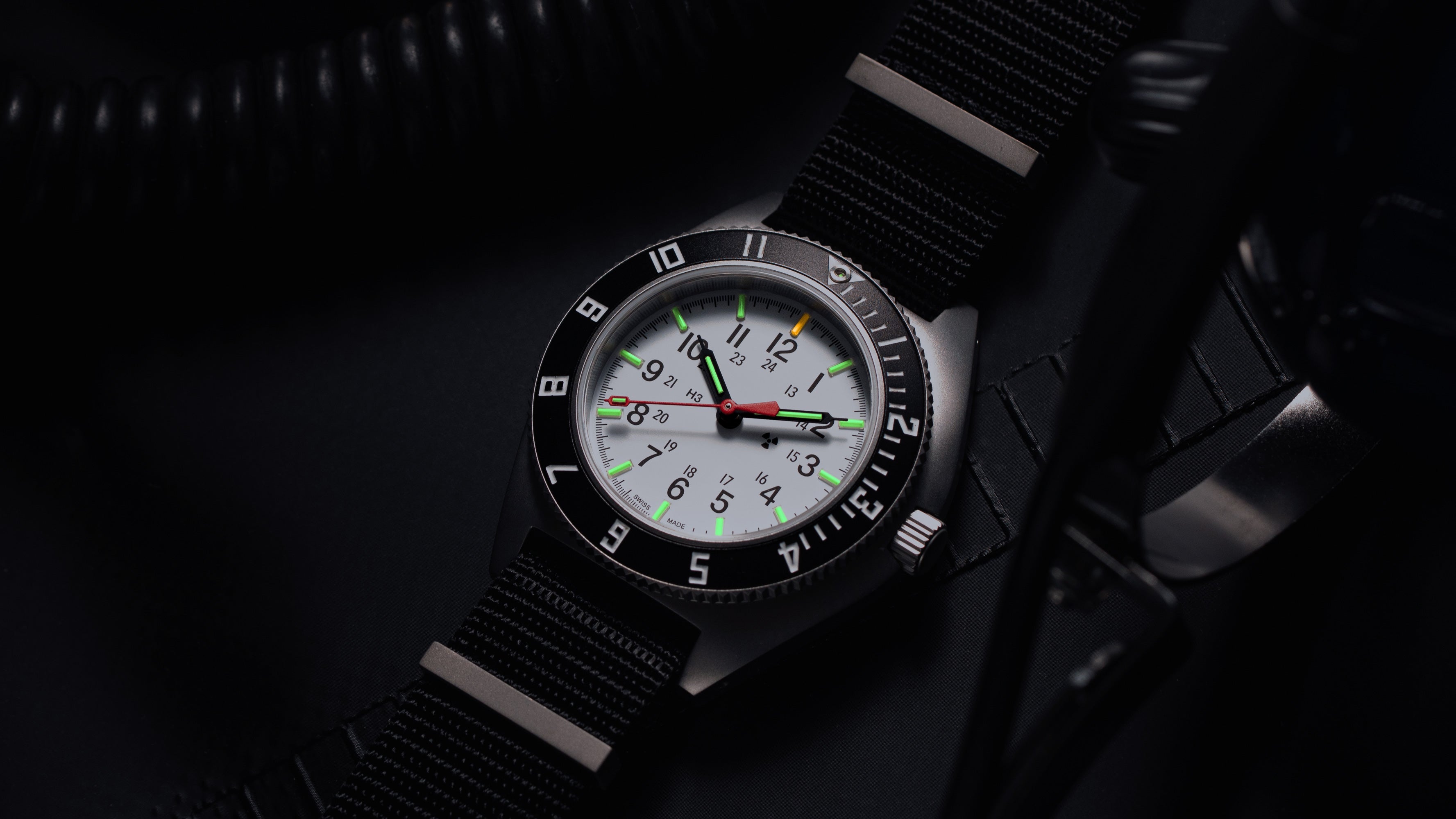 Steel Navigator de 41 mm (SSNAV) sur kit de bracelet en caoutchouc noir 3 pièces image