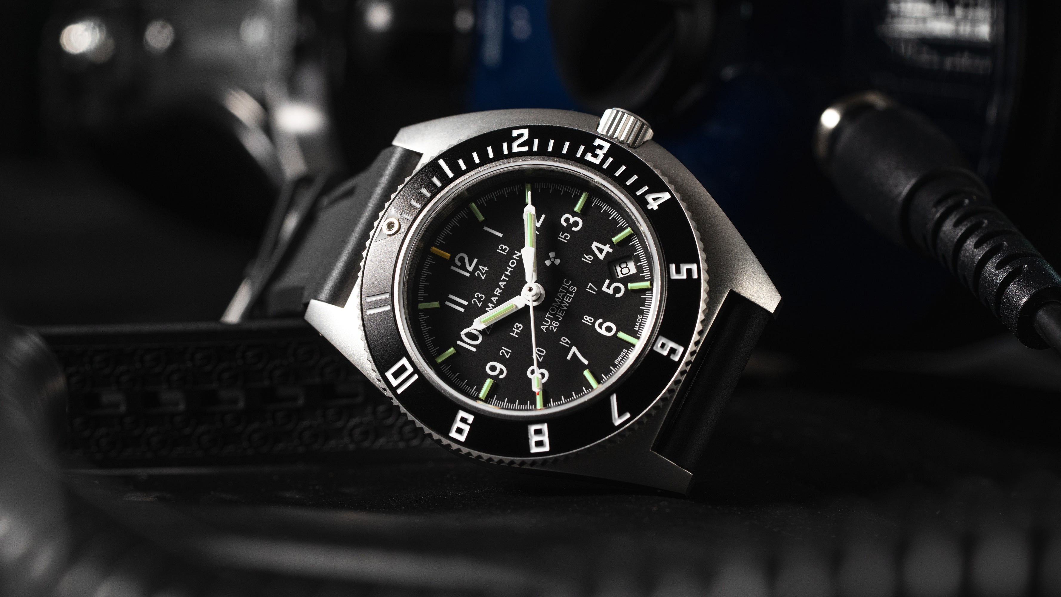 41mm Steel Navigator w/ Date Automatic (SSNAV-D AUTO) on Black 3-Piece Rubber Strap Kit image