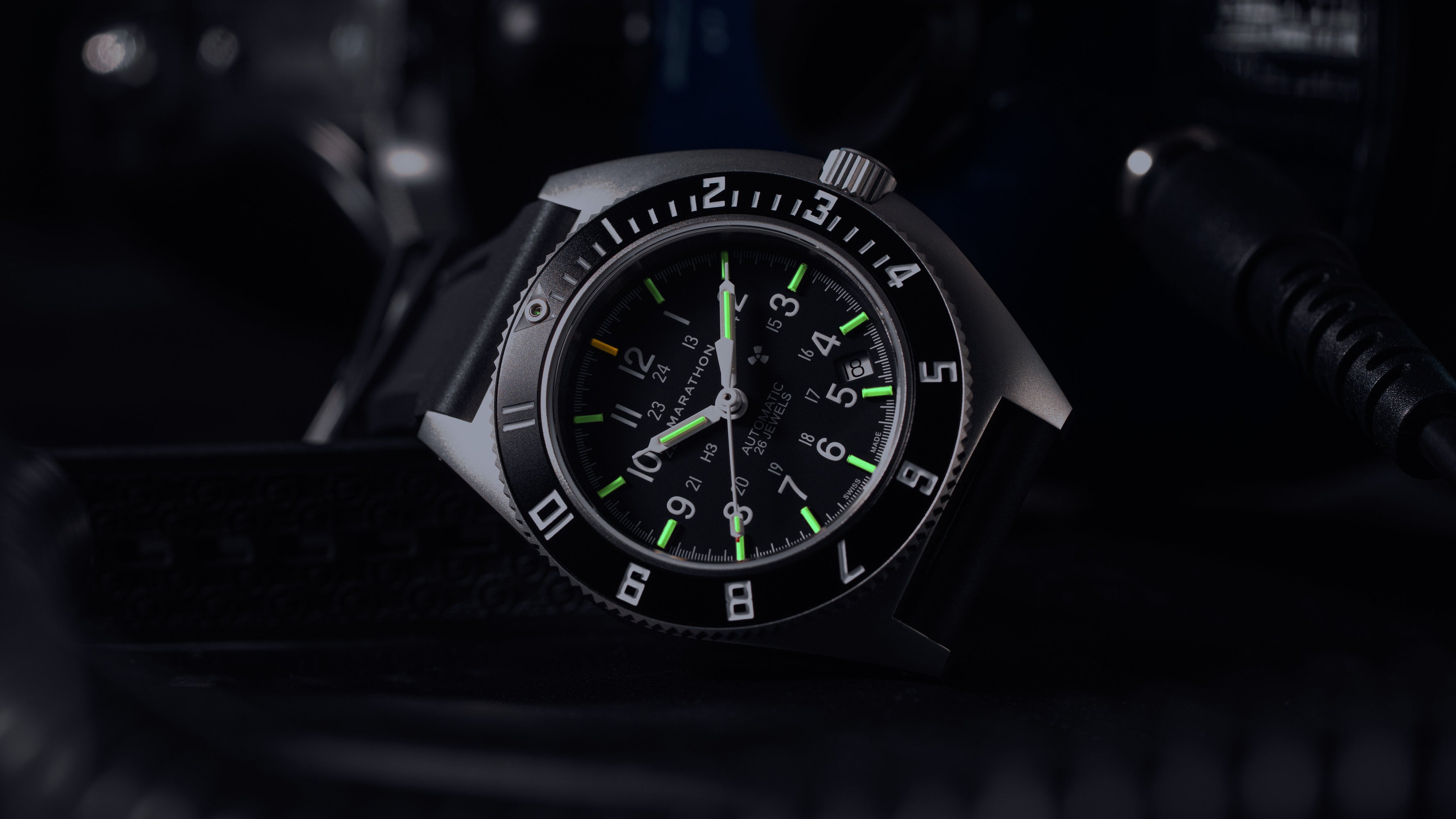41mm Steel Navigator w/ Date Automatic (SSNAV-D AUTO) on Black 3-Piece Rubber Strap Kit image