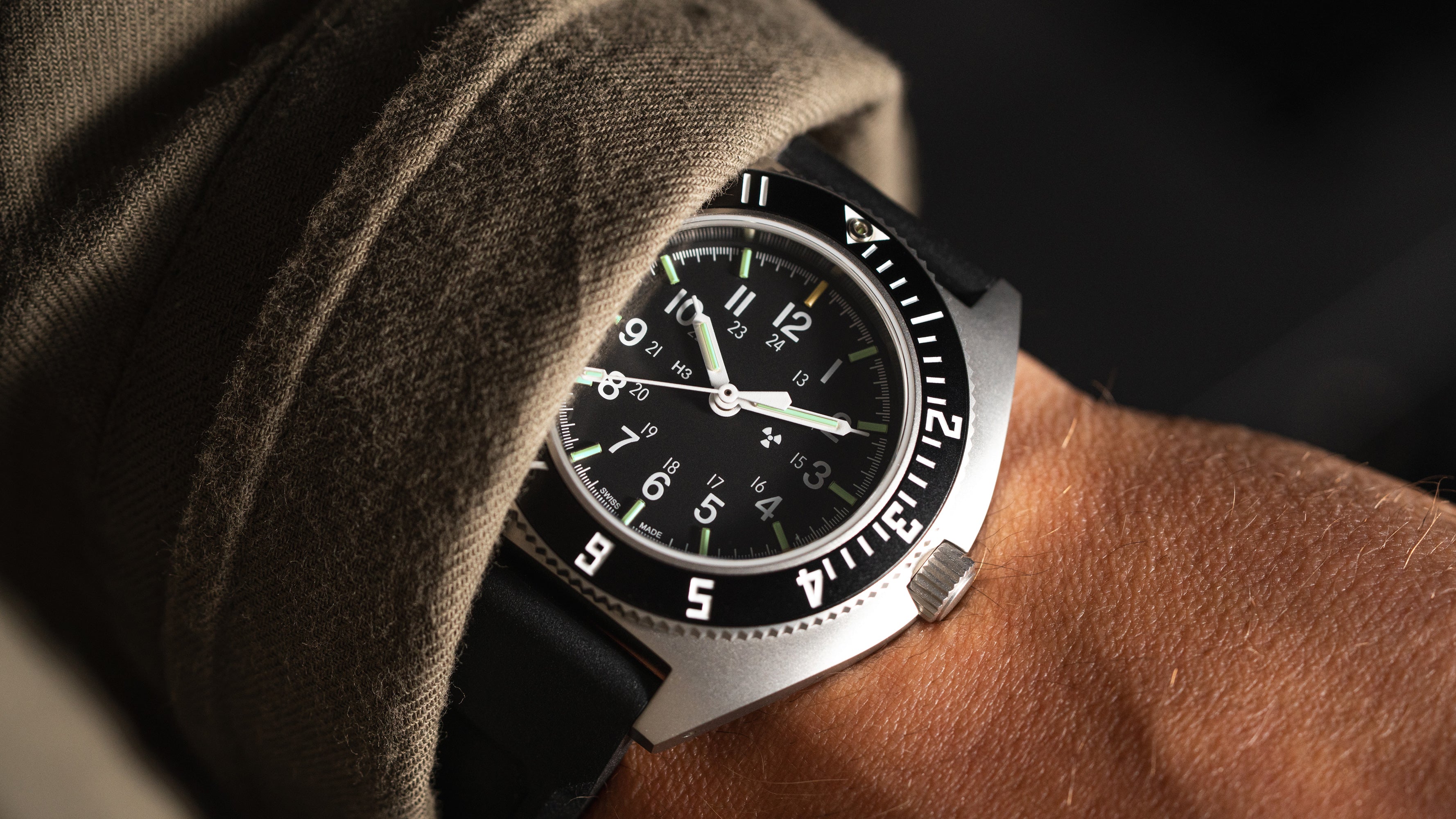 Steel Navigator de 41 mm (SSNAV) sur kit de bracelet en caoutchouc noir 3 pièces image