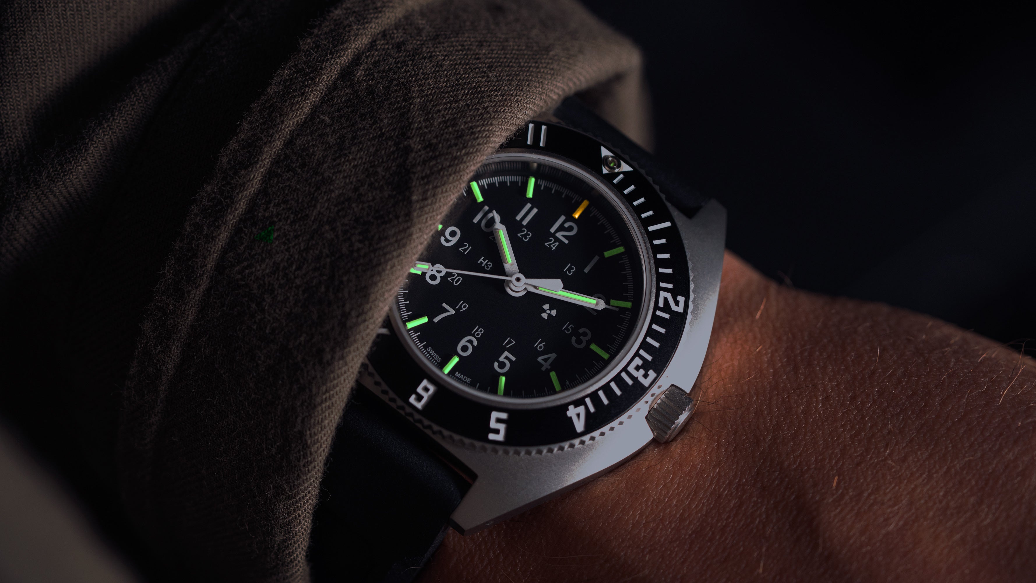 Steel Navigator de 41 mm (SSNAV) sur kit de bracelet en caoutchouc noir 3 pièces image