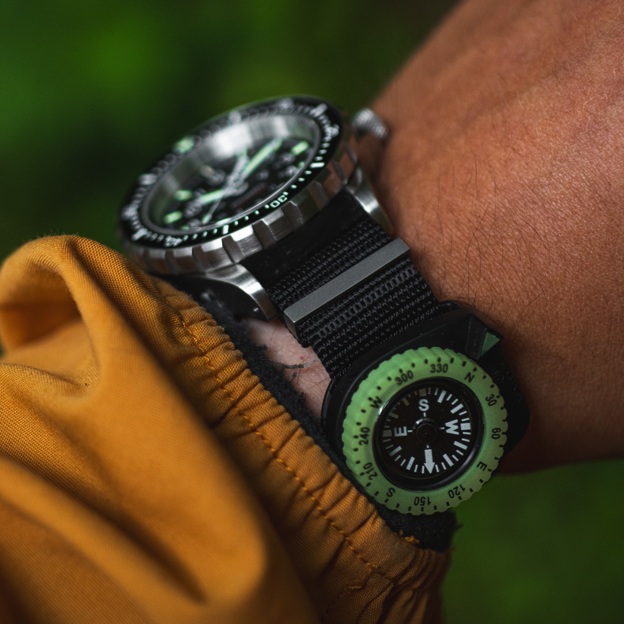 Glow-in-the-Dark Clip Compass*
