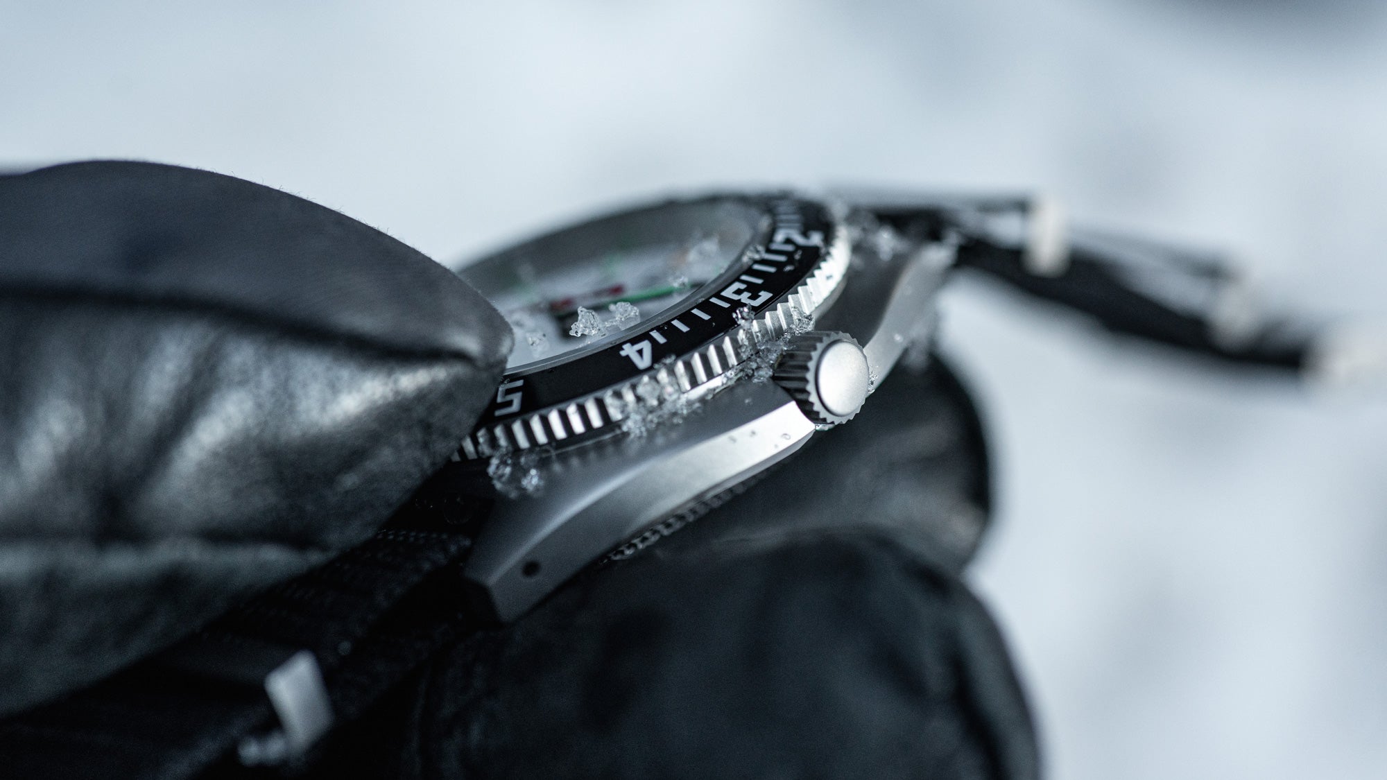 41mm Arctic Steel Navigator w/Date (SSNAV-D) on Black 3