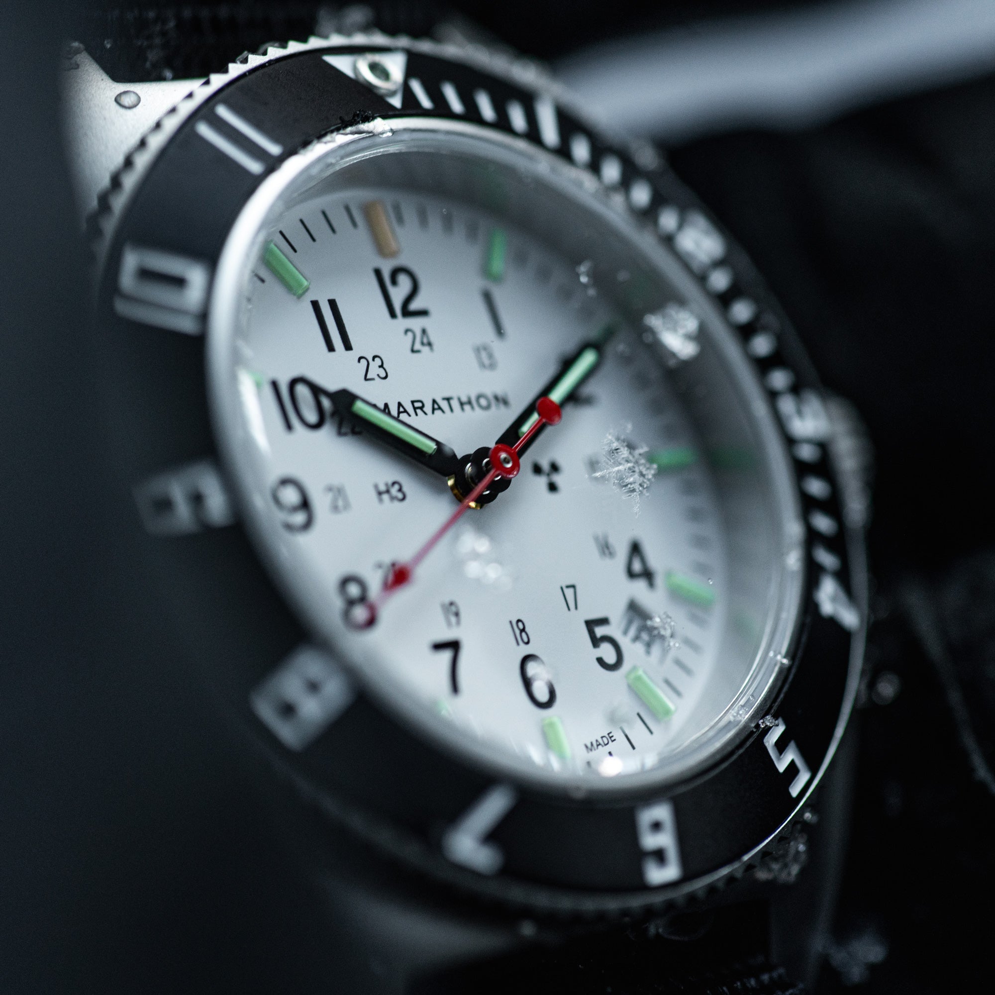 Steel Navigator de 41 mm con fecha (SSNAV-D) y kit de correa de caucho negra de 3 piezas image