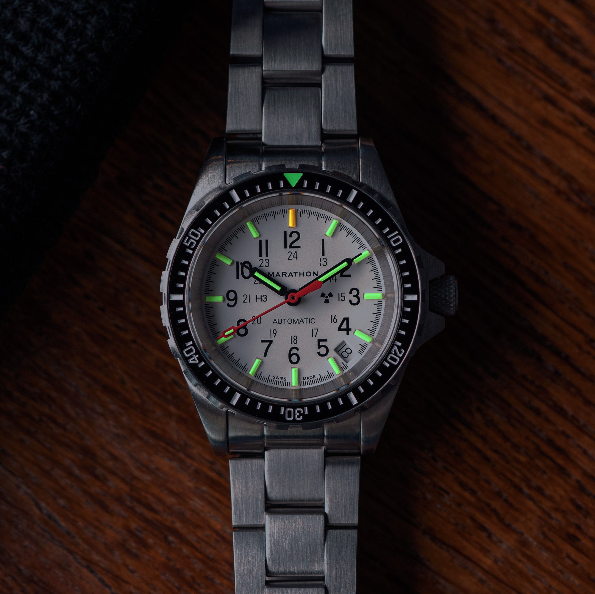 Montre automatique de plongée moyenne édition Arctic de 36 mm (MSAR Auto) avec bracelet en acier inoxydable image