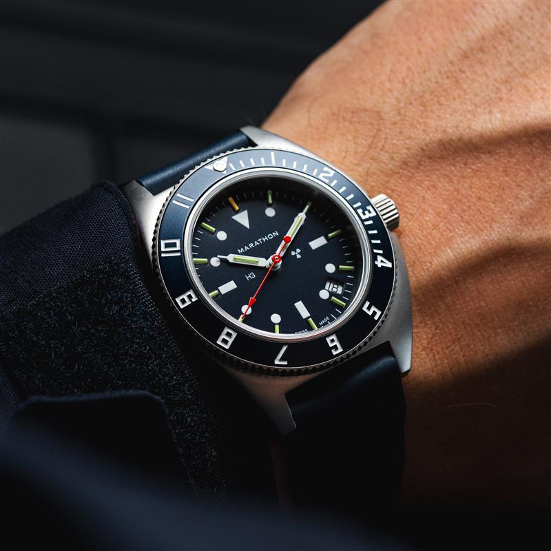41mm Arctic Steel Navigator w/Date (SSNAV-D) on Black 3