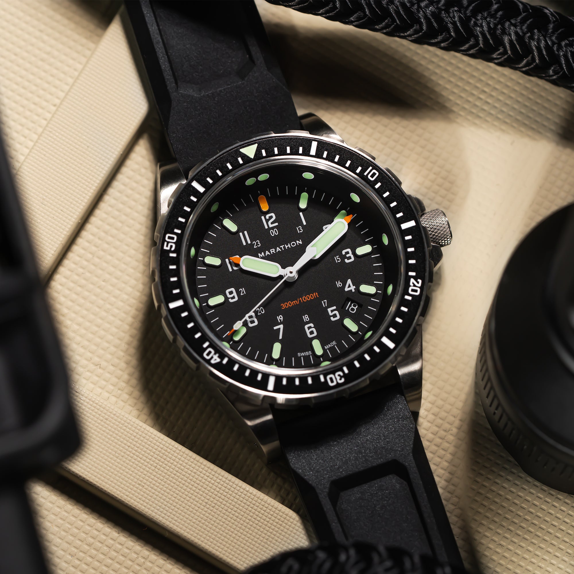46mm Jumbo Diver's Quartz (JSAR) – Marathon Watch