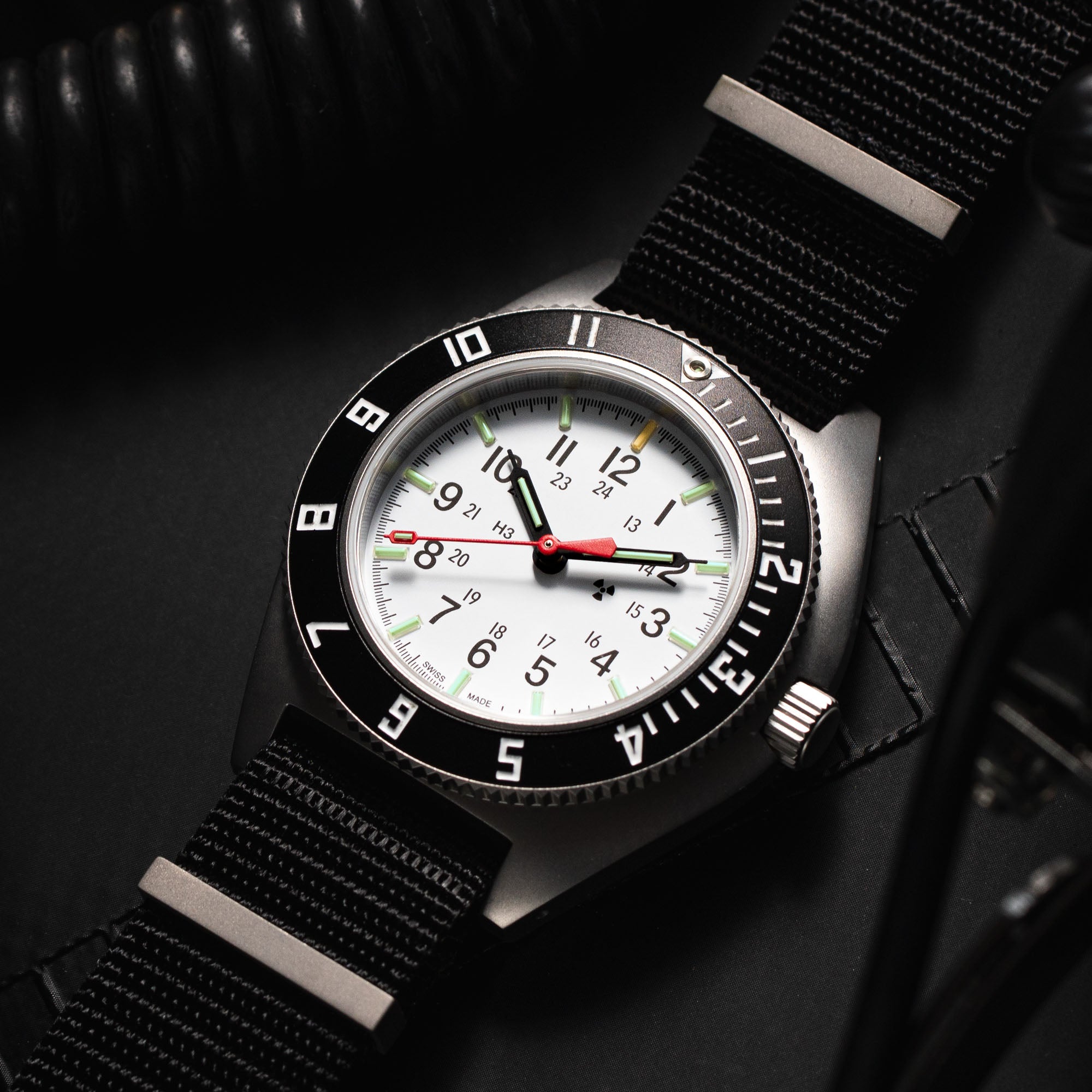 Steel Navigator de 41 mm (SSNAV) sur kit de bracelet en caoutchouc noir 3 pièces image