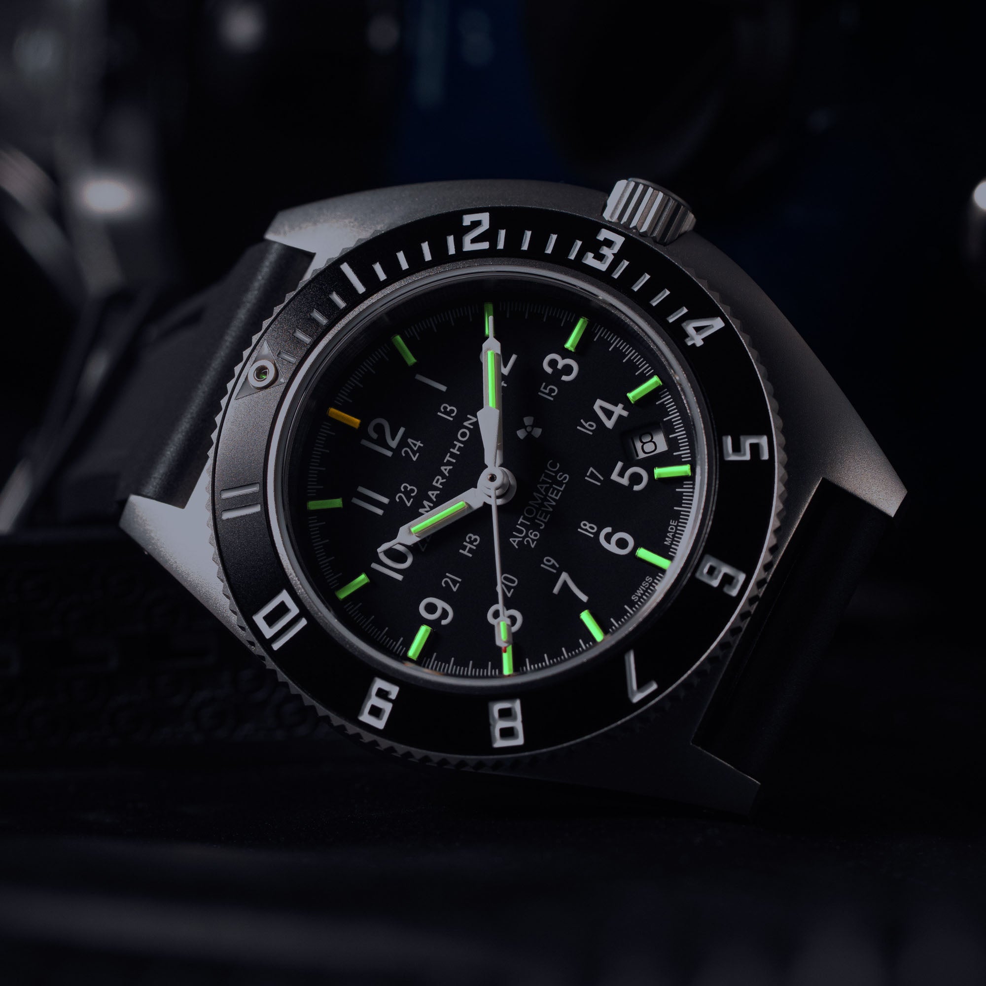 Navigateur en acier de 41 mm avec date automatique (SSNAV-D AUTO) sur kit de 3 bracelets en caoutchouc noir image