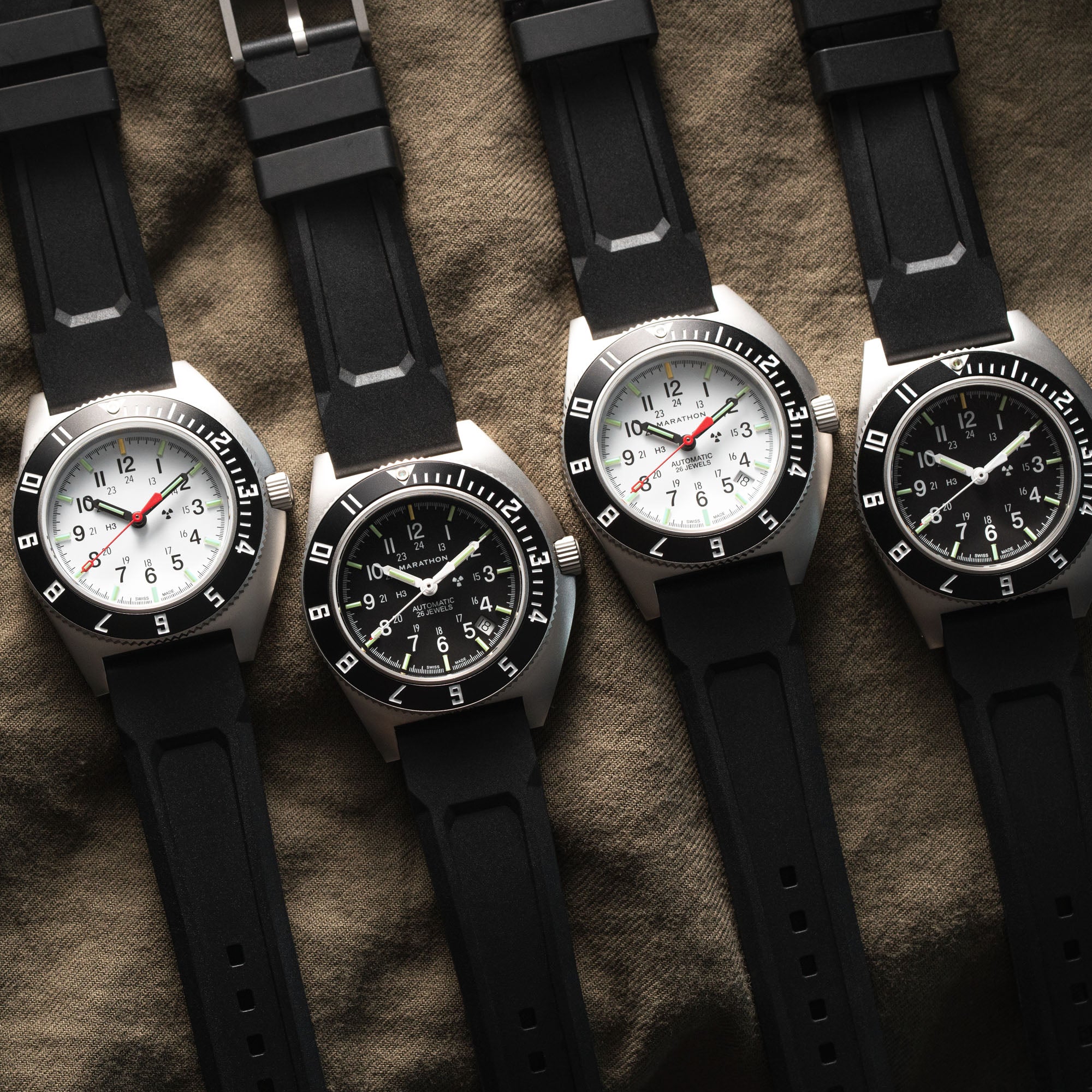 Steel Navigator de 41 mm (SSNAV) sur kit de bracelet en caoutchouc noir 3 pièces image
