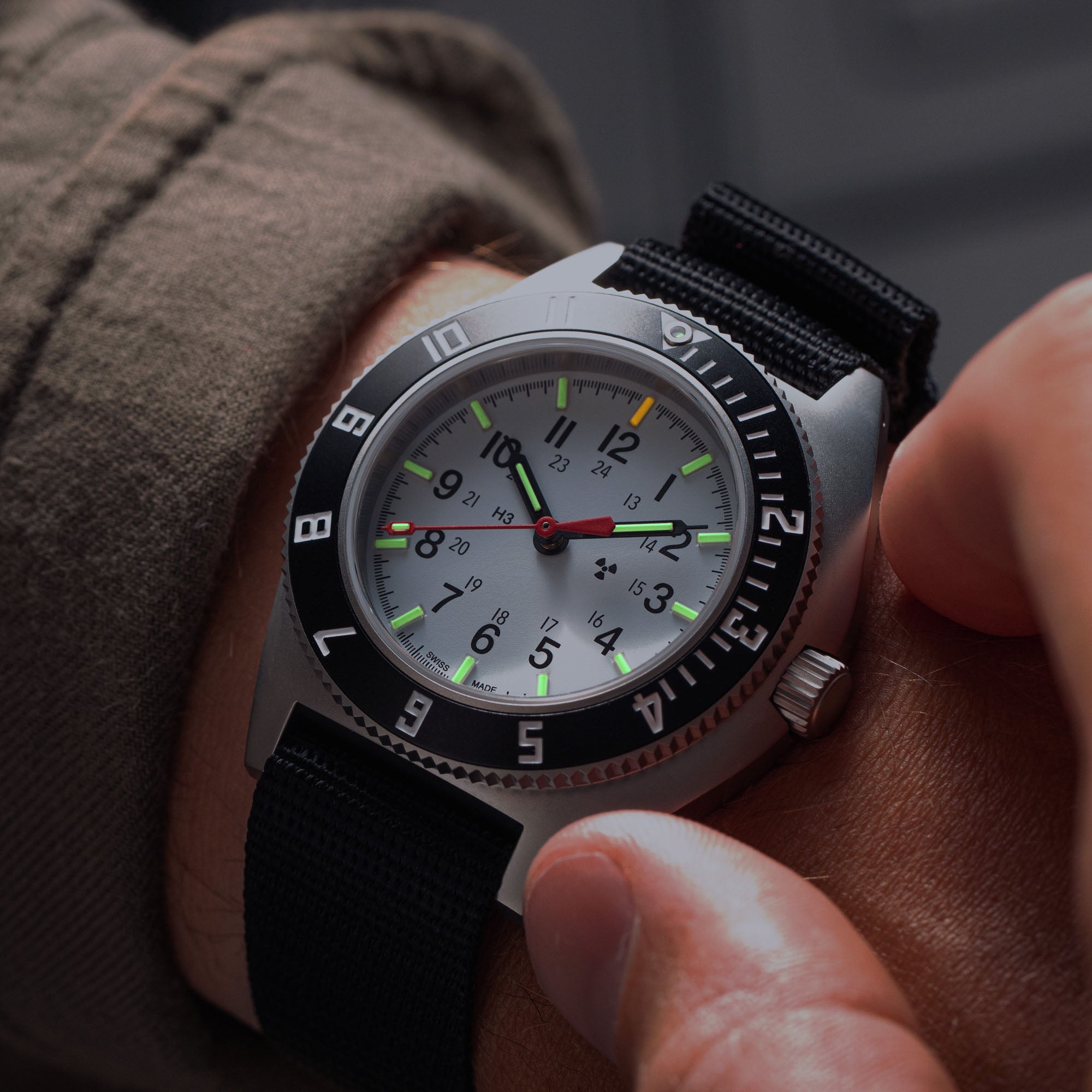 ナビゲーター  アイシービーエム 41mm Arctic Steel Navigator (SSNAV) on Ballistic Nylon Strap