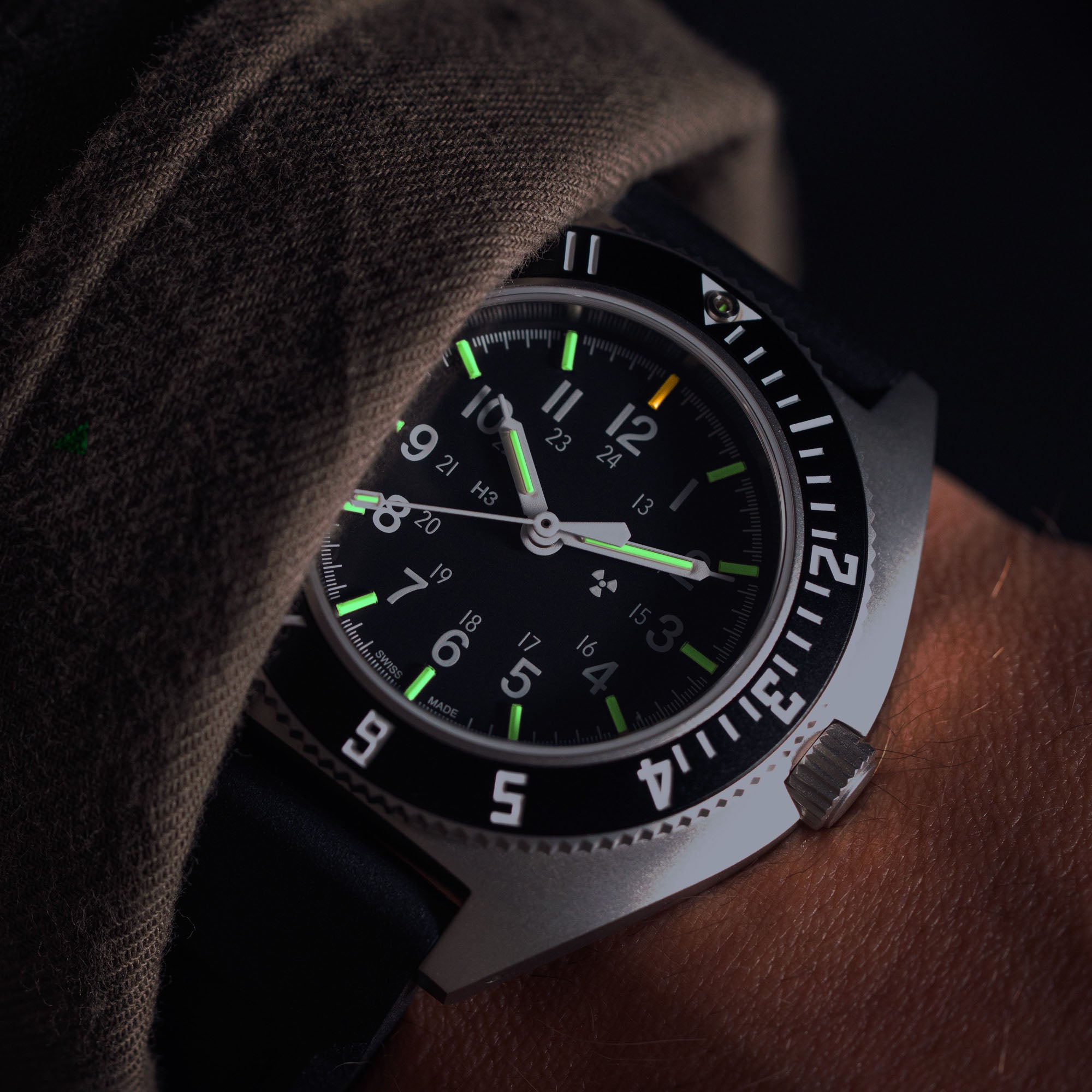 41mm Steel Navigator (SSNAV) on Black 3-Piece Rubber Strap Kit