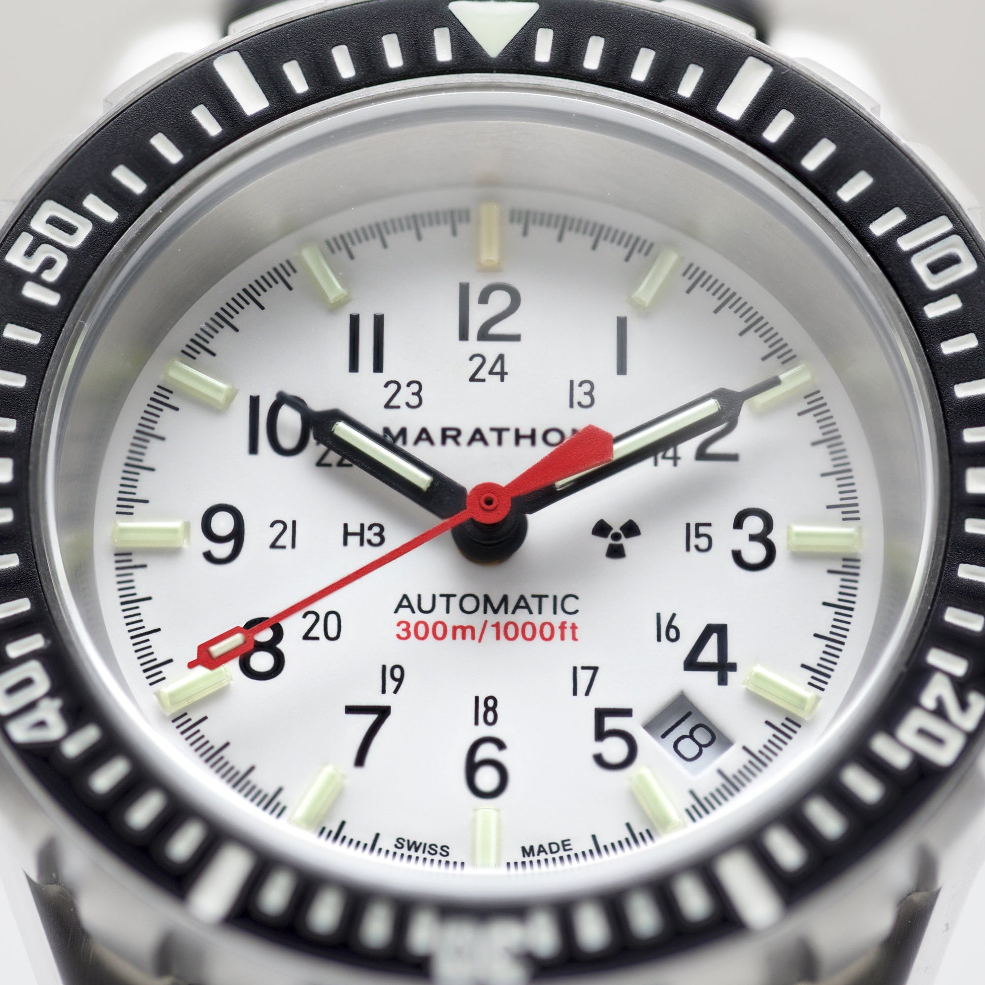41mm Arctic Edition Large Diver's Automatic (GSAR) with Stainless Steel Bracelet image