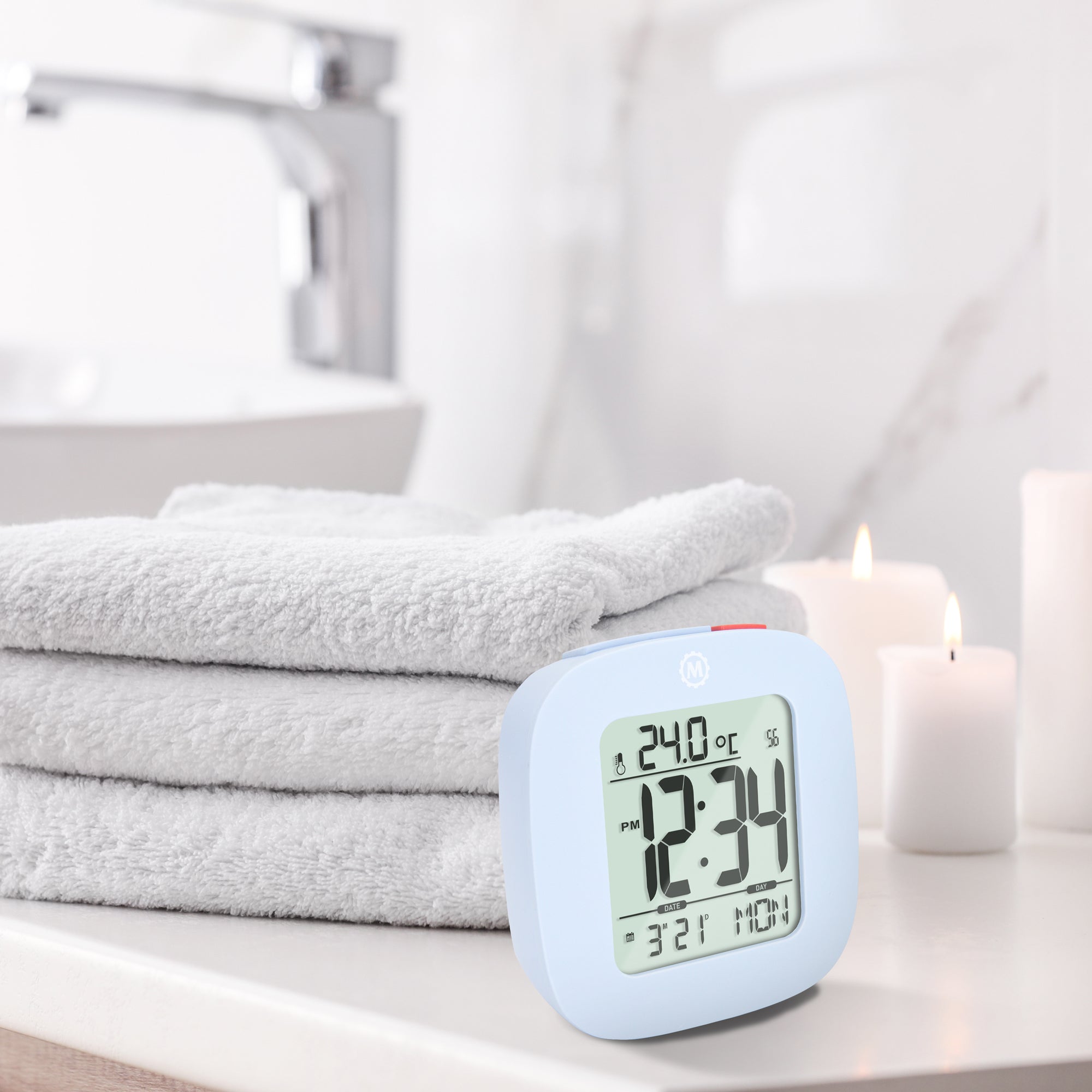 Reloj despertador compacto con temperatura y fecha