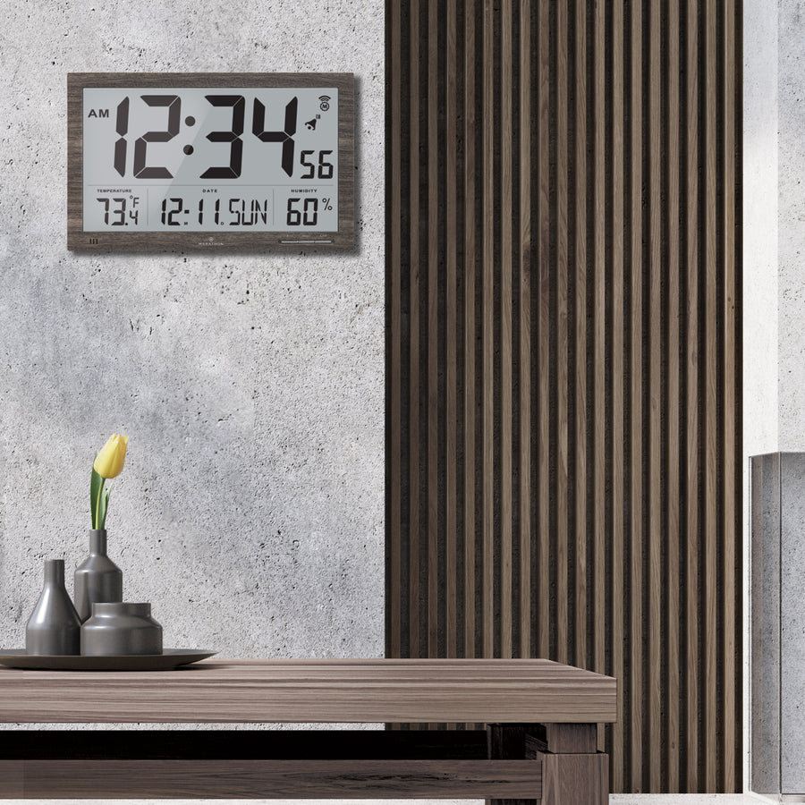 Horloge murale atomique Slim Jumbo avec température intérieure & humidité