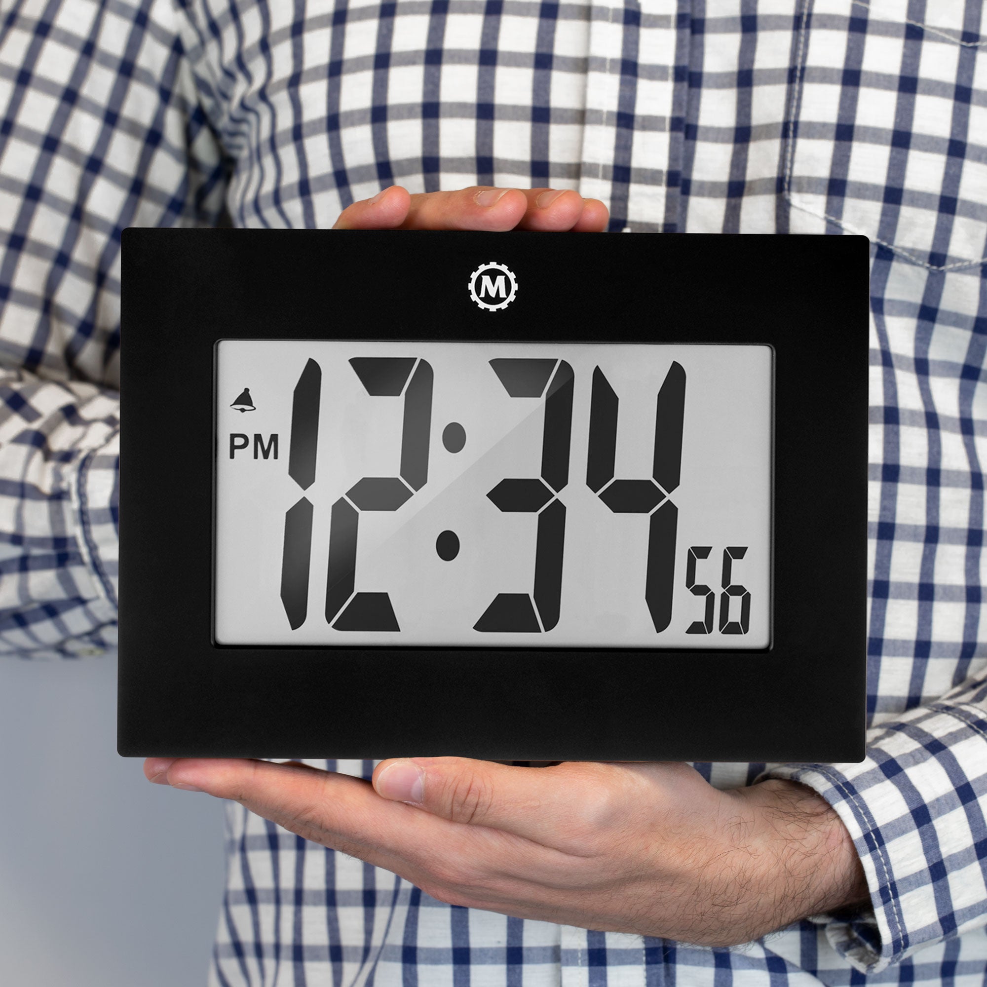 Reloj de pared digital con marco grande image