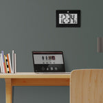 Reloj de pared digital con marco grande image