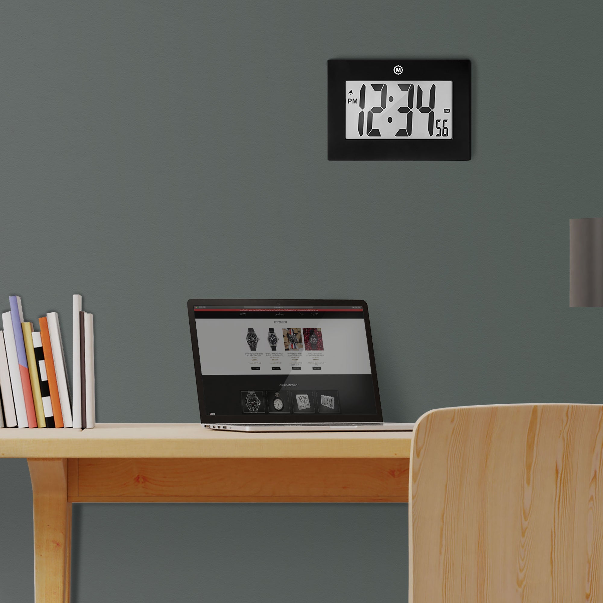 Reloj de pared digital con marco grande image