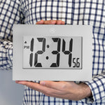Reloj de pared digital con marco grande image