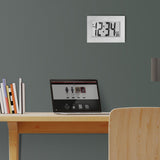 Reloj de pared digital con marco grande image