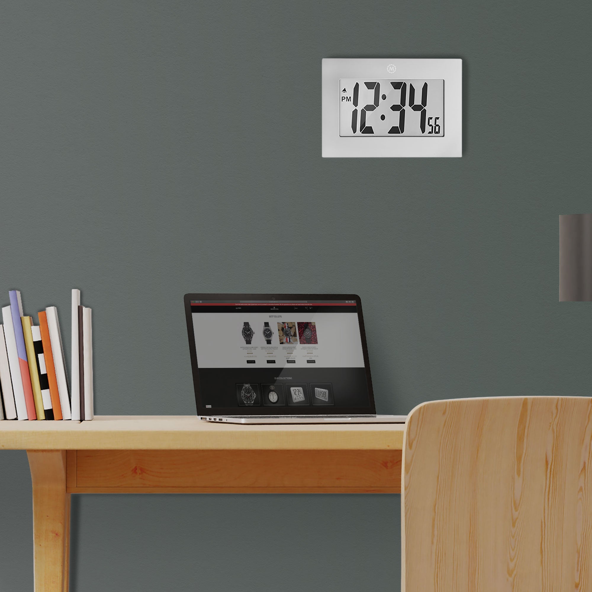 Reloj de pared digital con marco grande image
