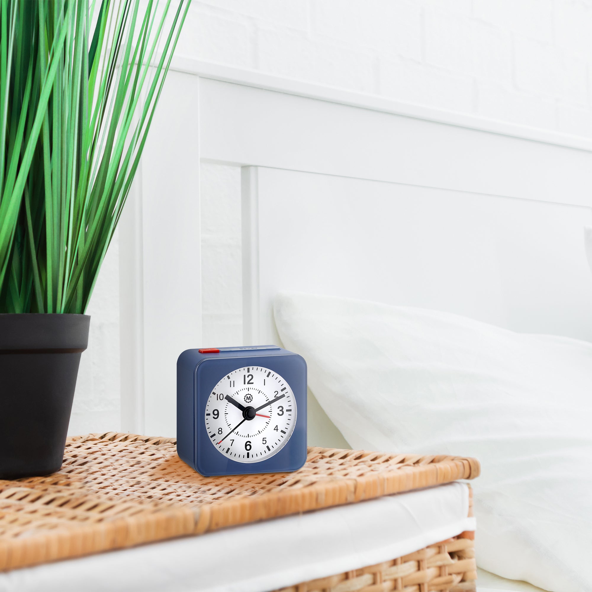 Mini Non-Ticking Analog Alarm Clock with Auto Backlight and Snooze Function