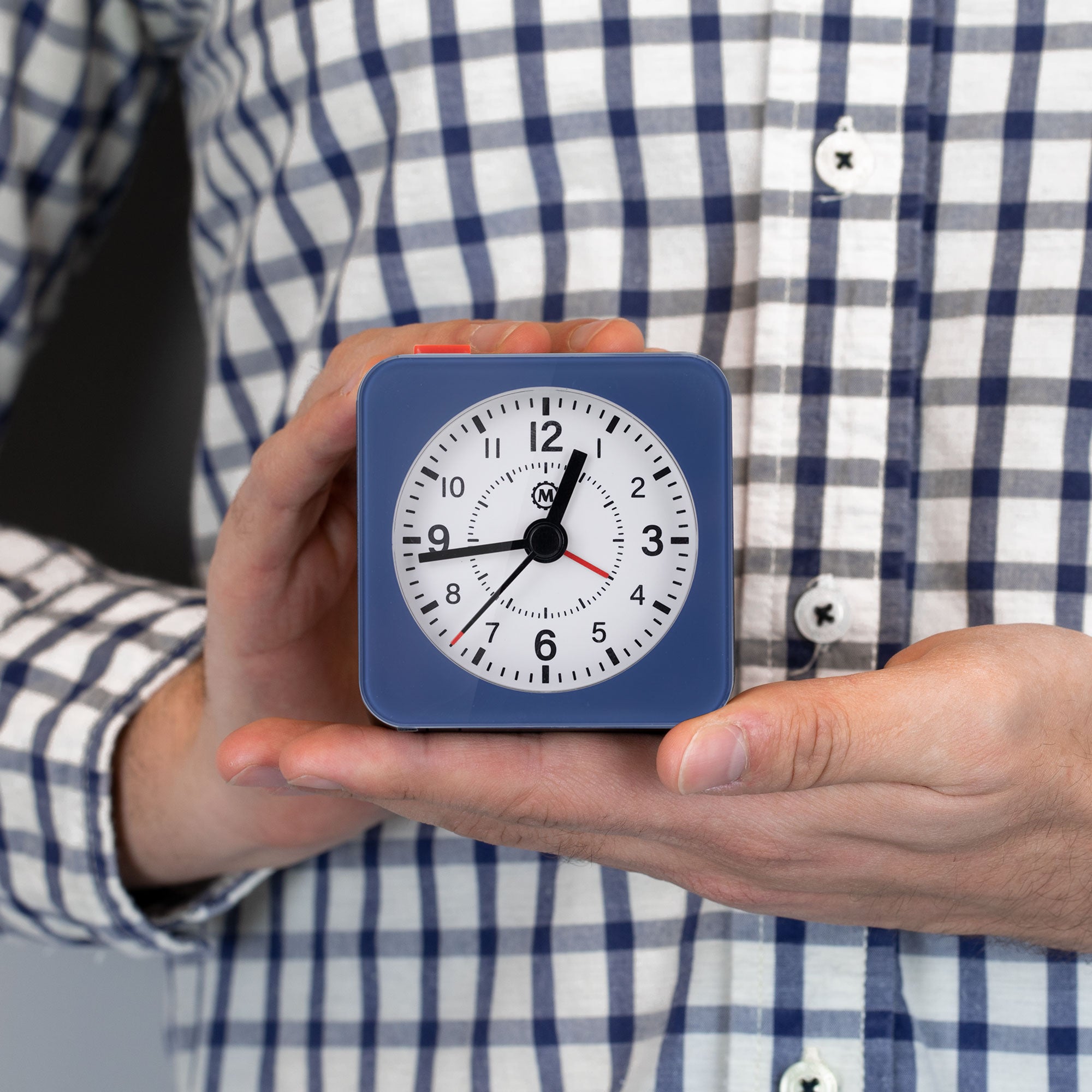 Mini Non-Ticking Analog Alarm Clock with Auto Backlight and Snooze Function